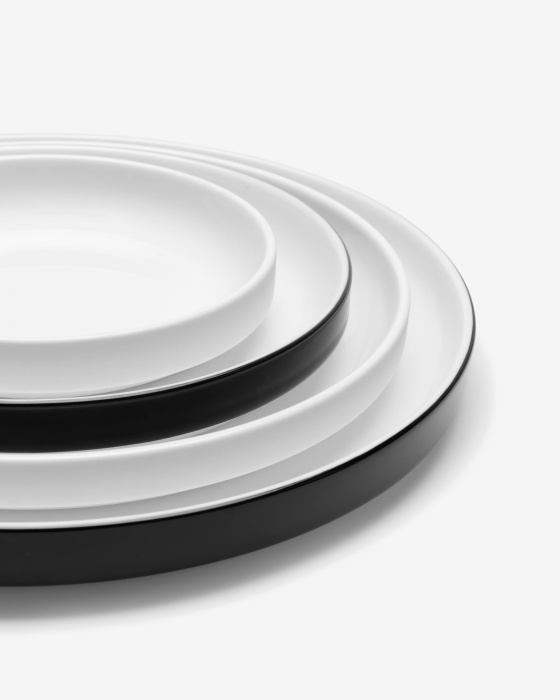 Набор из 4-х тарелок Plate Low Black Glazed Passe-Partout by Vincent Van Duysen, Serax