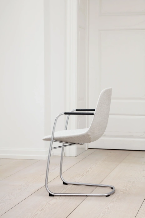 Кресло Eyes Cantilever Armchair, Fredericia