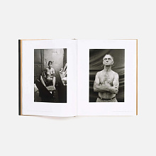 Книга Diane Arbus Revelations, Aperture